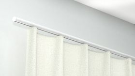 Modell 545: runde, schmale Vorhangschiene zur Wandmontage – in Weiß
