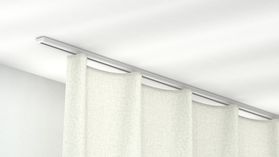 Modell 680 Flache Vorhangschiene zum Aufschrauben auf Holz – in Weiß
