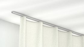 Modell 810 Flache Gardinenschiene zum Aufschrauben auf Holz – in Weiß