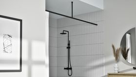 Interstil Cubus 1 Gerade Duschvorhangstange – mit Vorhang in Schwarz