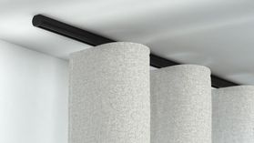 Interstil Mono mit Innenlaufprofil zur deckennahen Montage 1-läufig – in Schwarz