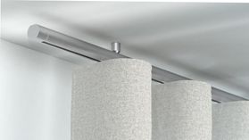 Interstil Corpus.25W 1-läufig mit passenden Trägern und Gleitern – in Aluminium