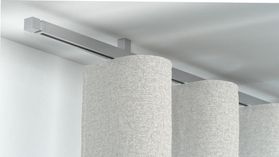 Interstil Cubus 1 quadratische Vorhangstange mit Endkappe Phantom 2 – in Aluminium