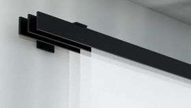 Interstil F1 Gardinenstange für Schiebegardinen Wand 3-läufig – in Schwarz
