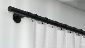 Interstil Hampton 1-läufig Vorhangstange mit Ringen – in Schwarz