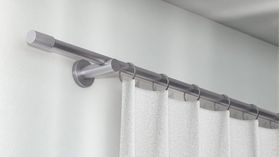 Interstil Kadett Vorhangstange 1-läufig mit passenden Trägern und Ringen – in Edelstahl
