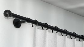 Interstil Puck Vorhangstange mit passenden Trägern und Ringen – in Schwarz