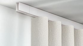 Interstil Sail Decke 1-läufig mit passenden Trägern und Gleitern – in Weiß