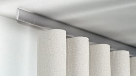 Interstil Trim zur Deckenmontage 1-läufig inklusive Zubehör – in Aluminium