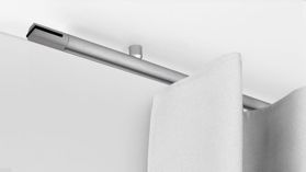 Interstil Corpus 20 1-läufig mit Endstück Duo inklusive Zubehör – mit Vorhang in Schwarz